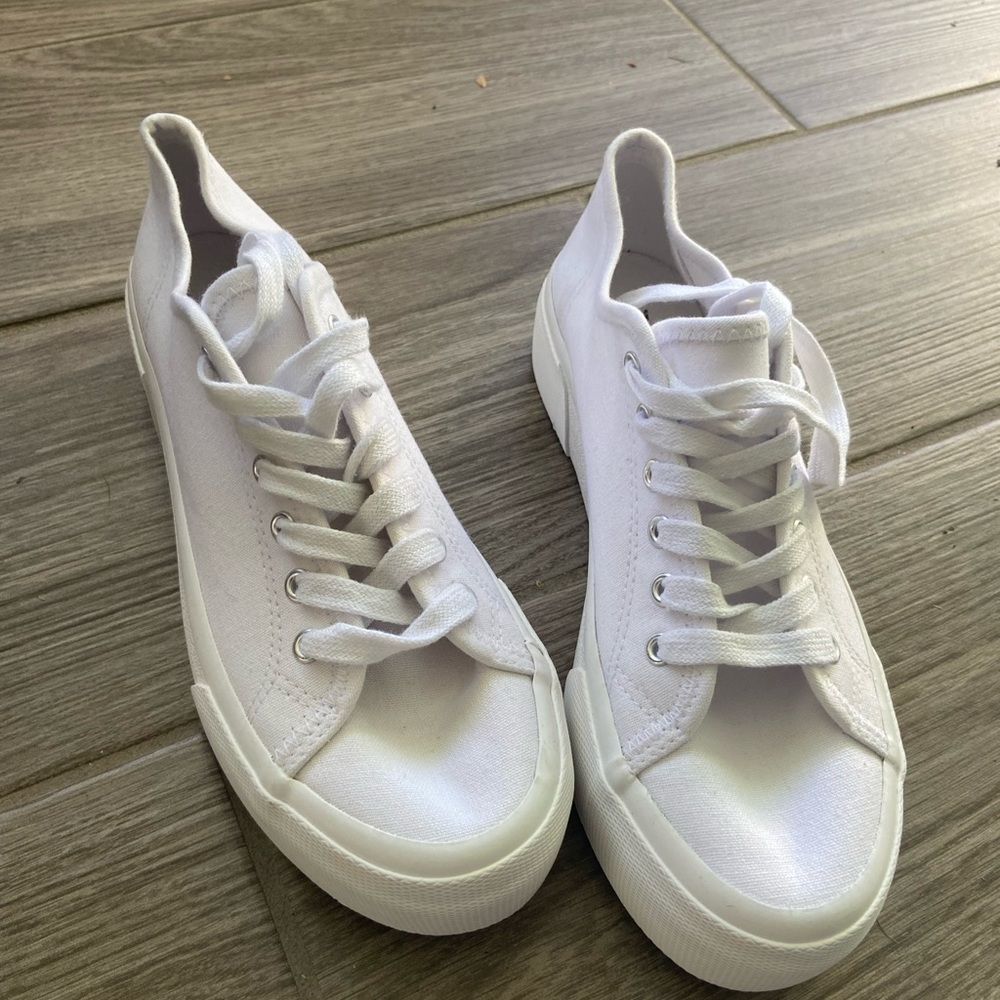 White Brand New H&M Platform Basic Lace Up Sneaker Tennis Shoes